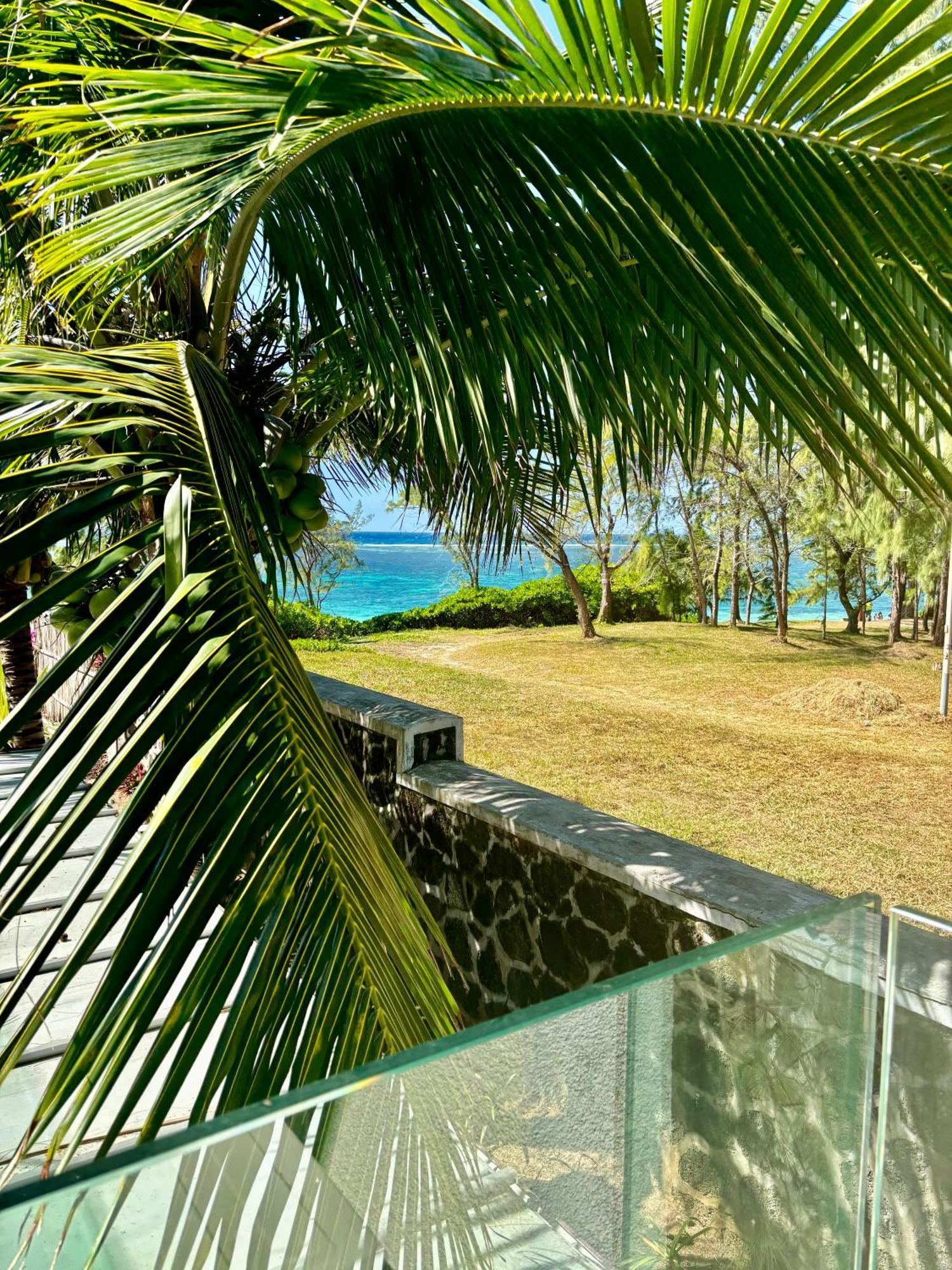 Luxury Apartment On The Beach Belle Mare Bagian luar foto