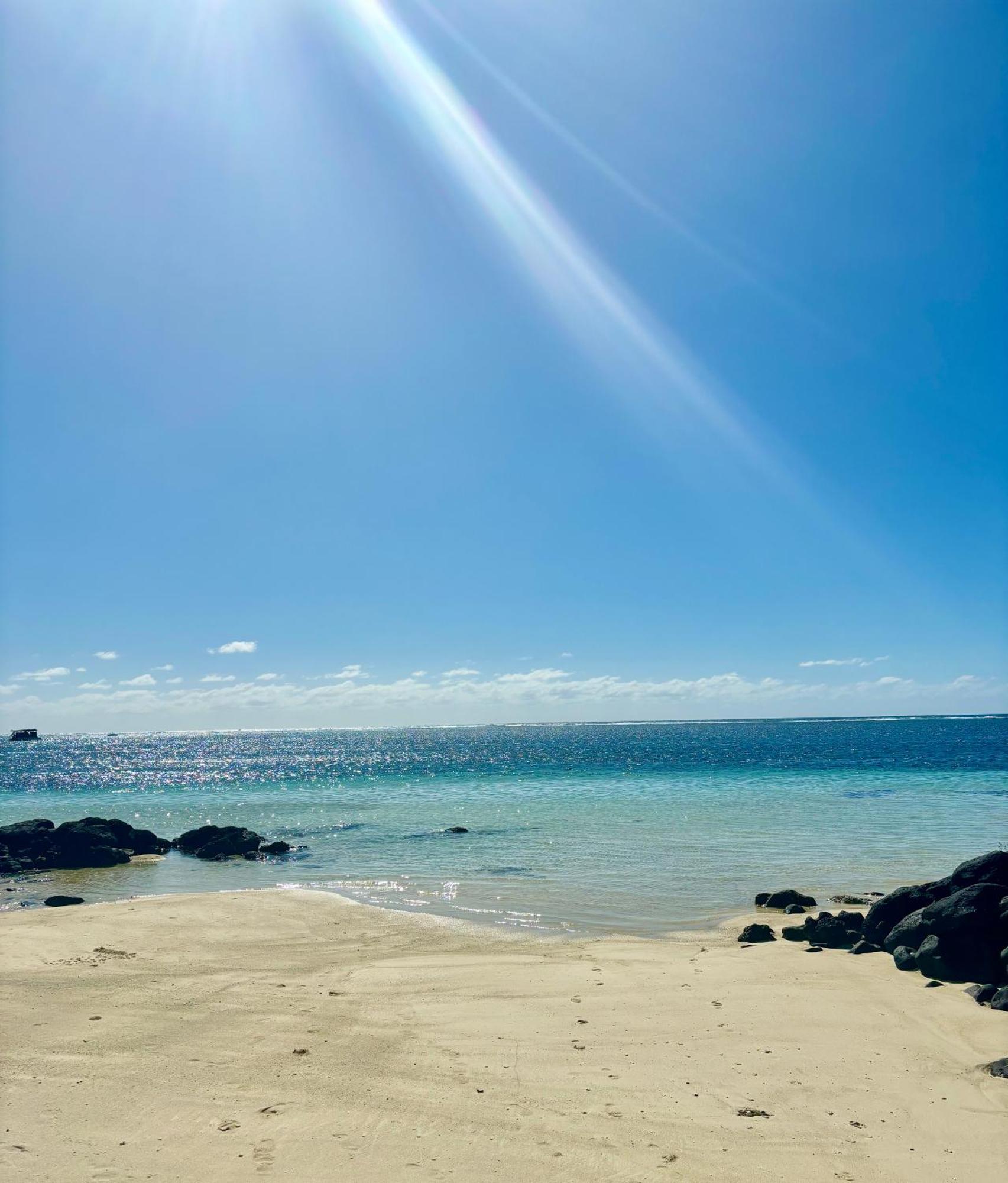 Luxury Apartment On The Beach Belle Mare Bagian luar foto