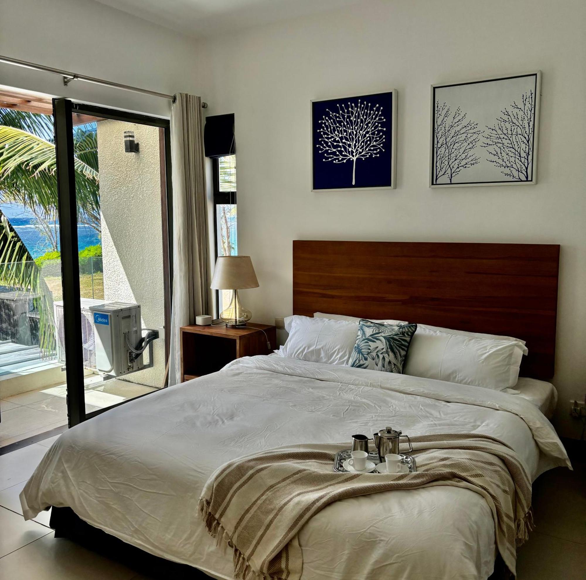 Luxury Apartment On The Beach Belle Mare Bagian luar foto