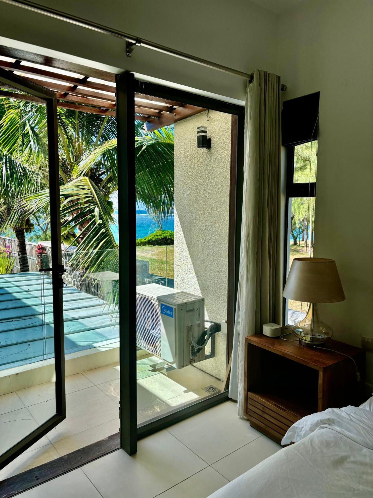 Luxury Apartment On The Beach Belle Mare Bagian luar foto