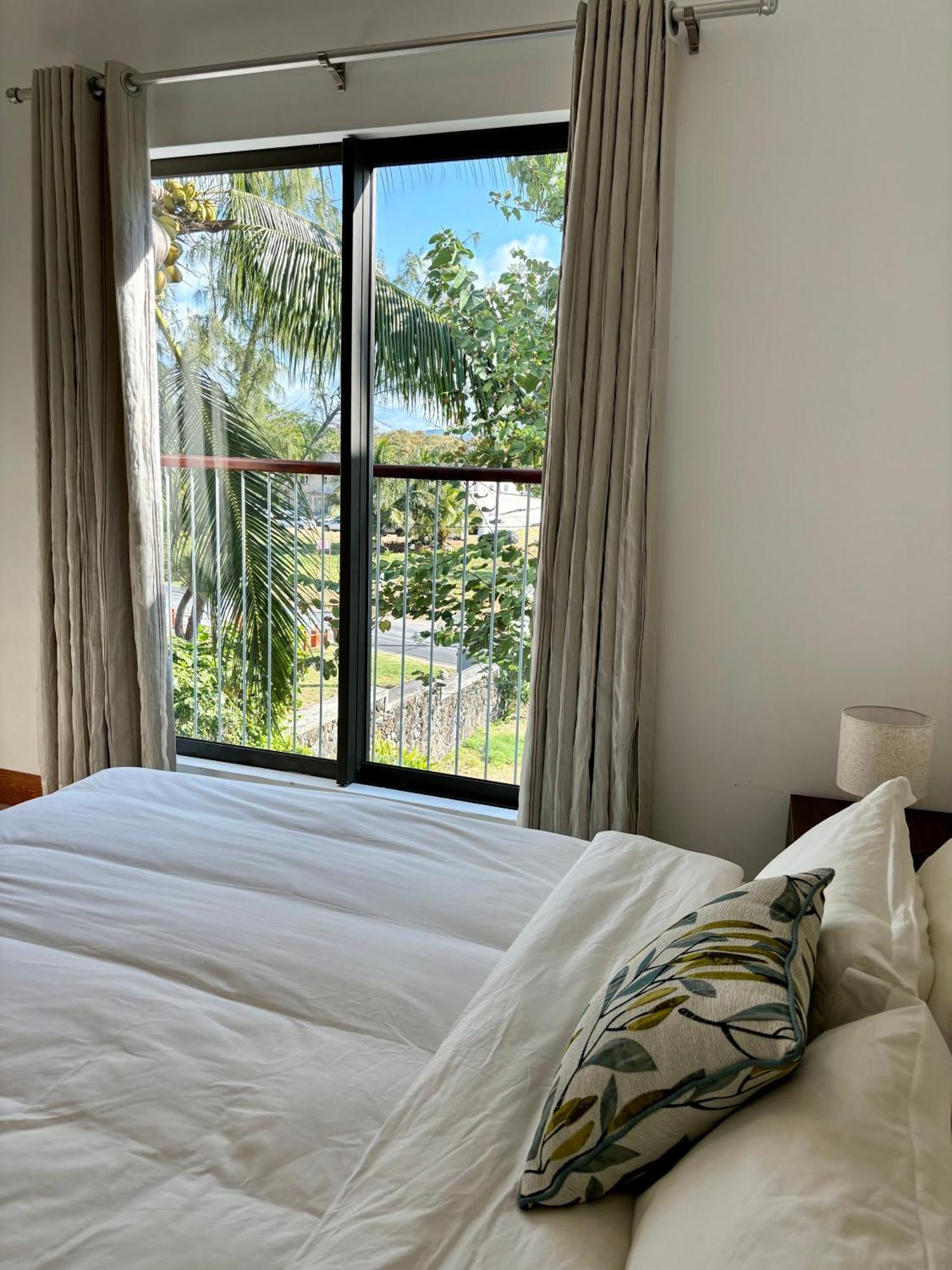 Luxury Apartment On The Beach Belle Mare Bagian luar foto
