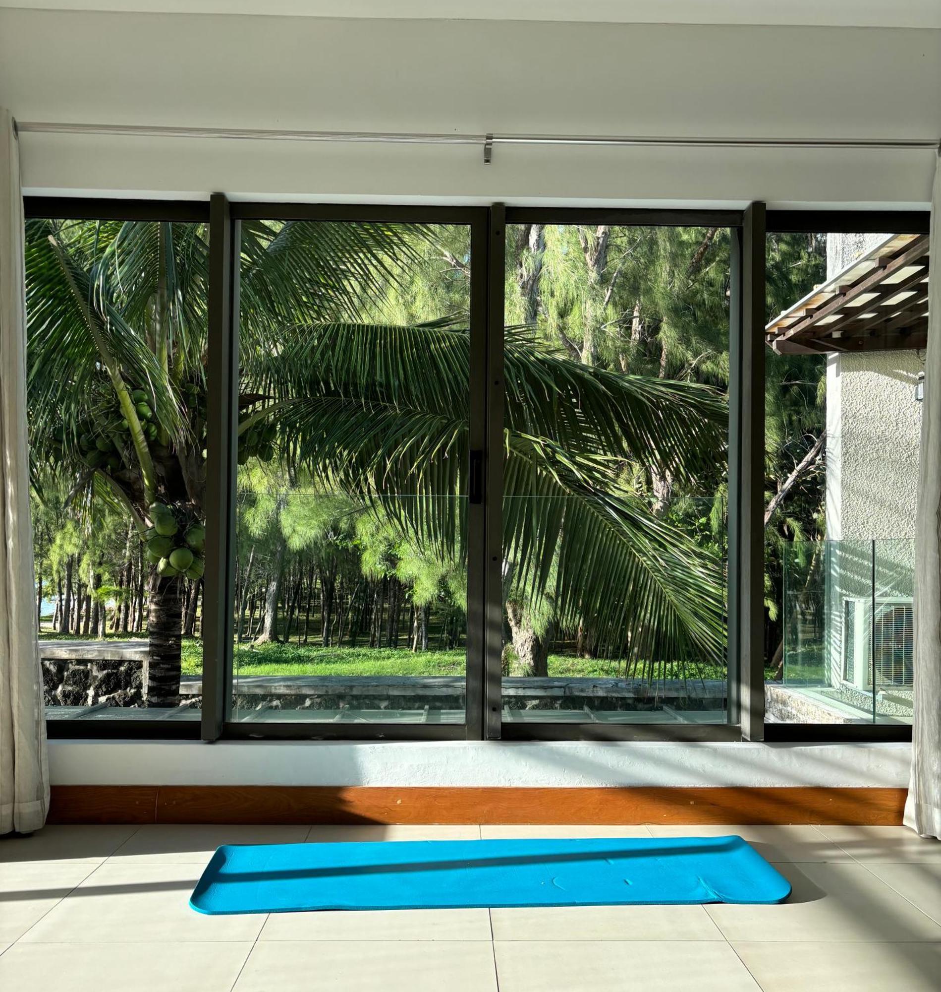 Luxury Apartment On The Beach Belle Mare Bagian luar foto